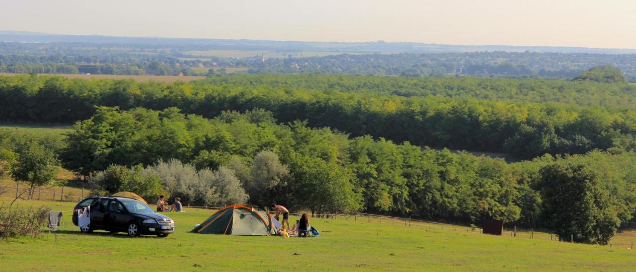 Dharma Horse Shelter Bungalows & Farmping Siófok Esterno foto