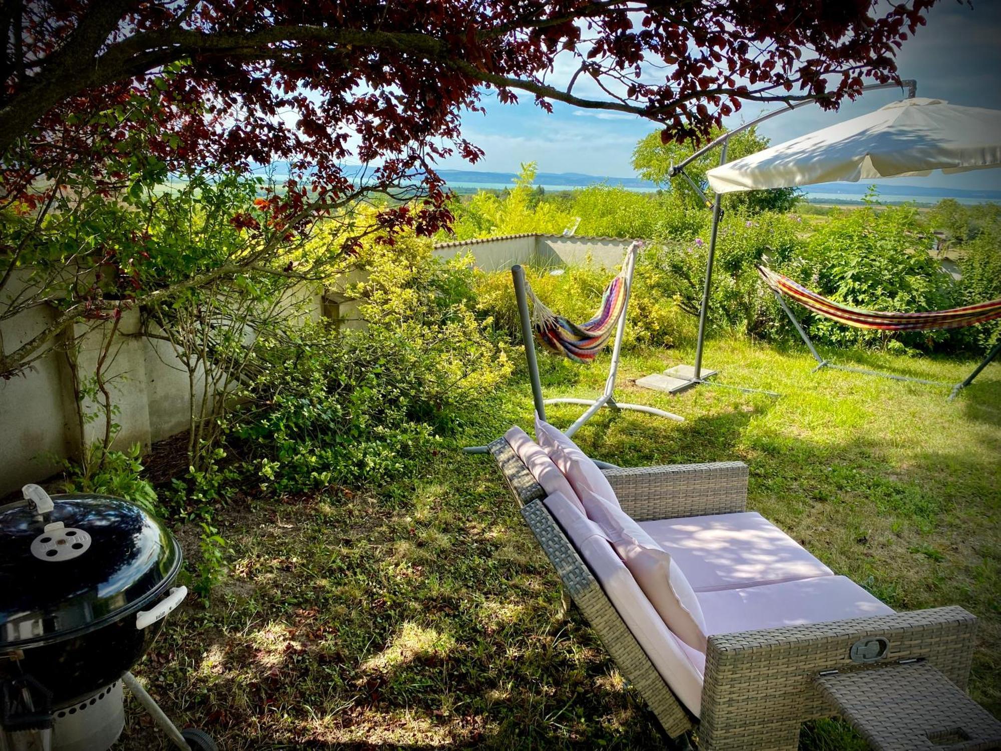 Dharma Horse Shelter Bungalows & Farmping Siófok Esterno foto